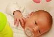 Príčiny, typy, klasifikácia, príznaky a príznaky žltačky u novorodencov