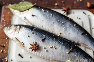 It’s hard to surprise: the familiar herring with onions